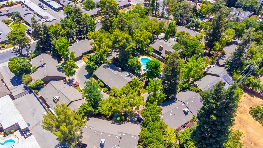 https://media.crmls.org/medias/e95fc30c-3e18-4294-b9b6-2c680ada6585.jpg?preset=X-Large