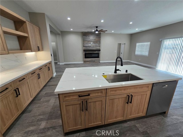 Detail Gallery Image 4 of 28 For 20401 Tonawanda Rd, Apple Valley,  CA 92307 - 4 Beds | 3 Baths