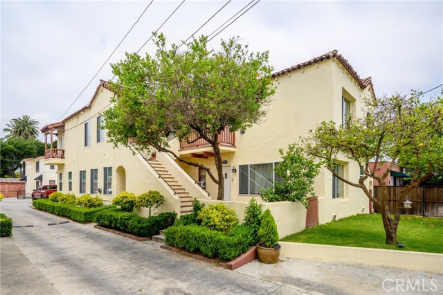 1641 S Catalina Street, Los Angeles CA: https://media.crmls.org/medias/e9612109-b9ba-4be7-898b-76fbaa80b658.jpg