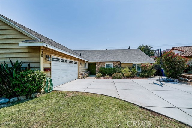 5458 Peacock Ln, Riverside, CA 92505