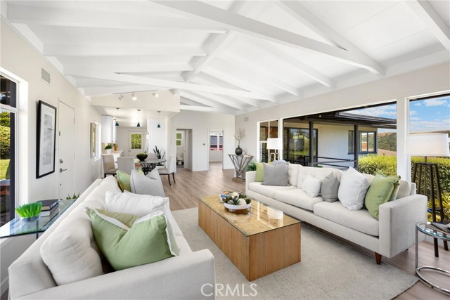 1961 Temple Hills Drive, Laguna Beach CA: https://media.crmls.org/medias/e9624ec4-658d-45f2-a87c-af02b2c86dd7.jpg