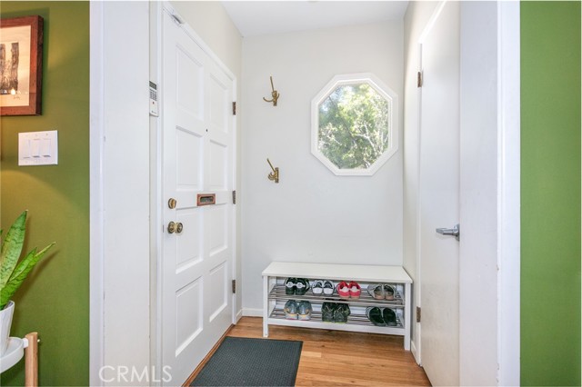 Detail Gallery Image 6 of 30 For 301 S Sunset Canyon Dr, Burbank,  CA 91501 - 3 Beds | 1/1 Baths