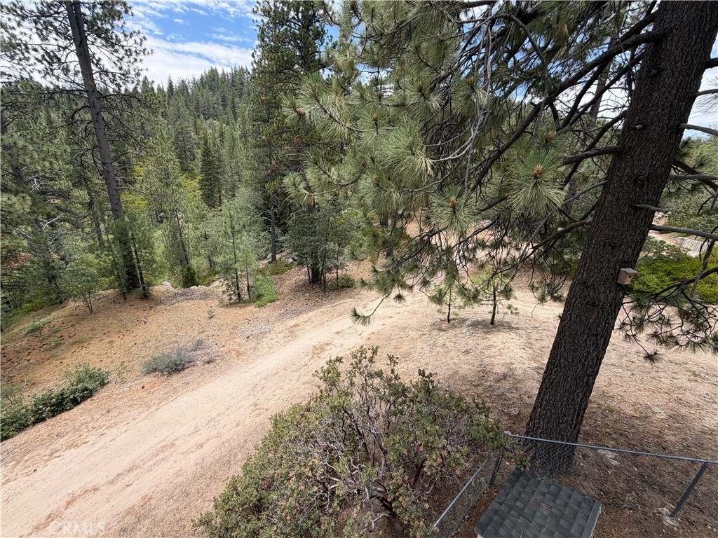 https://media.crmls.org/medias/e963398e-3402-4cae-8ec7-2949ea501249.jpg?preset=X-Large