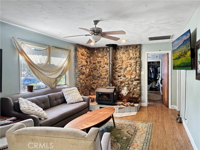 Detail Gallery Image 3 of 11 For 8600 Cave Creek, Redwood Valley,  CA 95470 - 3 Beds | 2 Baths