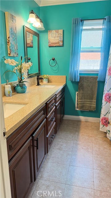 6100 Mckinley Avenue, South Gate CA: https://media.crmls.org/medias/e9638cf7-689a-4b37-b1af-c85495ce10c9.jpg