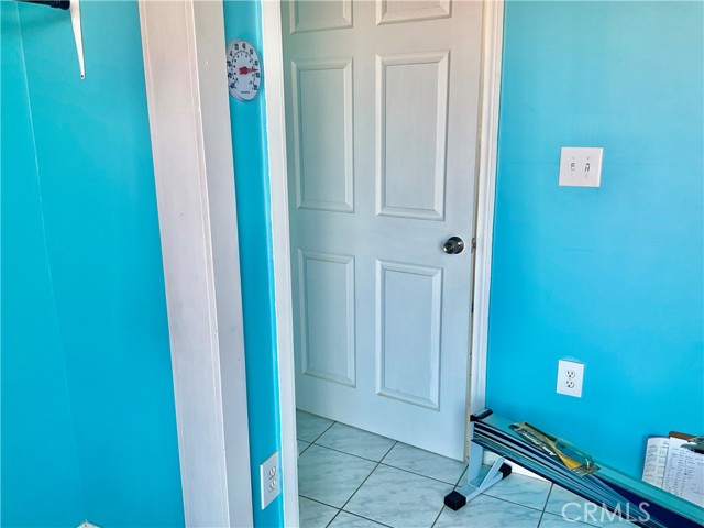 68919 Kachina Drive, 29 Palms CA: https://media.crmls.org/medias/e9641038-e8b7-46db-b430-66881c7b9022.jpg