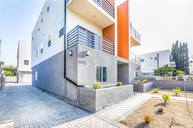 Detail Gallery Image 3 of 18 For 11308 Miranda St, North Hollywood,  CA 91601 - 4 Beds | 4 Baths