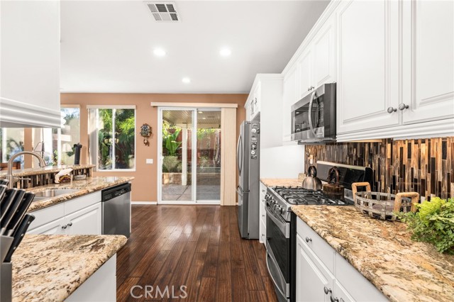 Detail Gallery Image 6 of 37 For 382 Casper Dr, Hemet,  CA 92545 - 2 Beds | 2 Baths