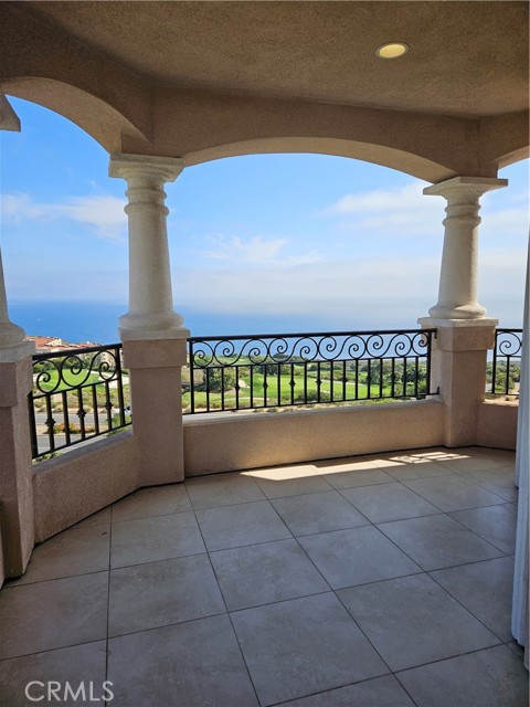 3304 Palo Vista Drive, Rancho Palos Verdes CA: https://media.crmls.org/medias/e966ff54-2048-4d21-89c2-c14dd78528e4.jpg