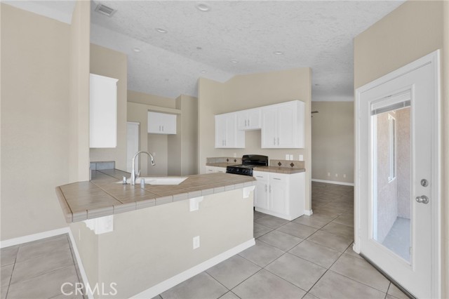 Detail Gallery Image 13 of 51 For 12865 Barbet Rd, Phelan,  CA 92371 - 3 Beds | 2/1 Baths