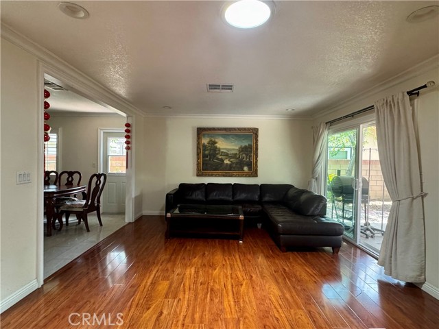 5323 Golden West Avenue, Temple City CA: https://media.crmls.org/medias/e9675579-5002-4532-9204-6575aac270f4.jpg