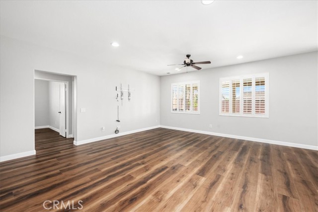 29185 Wrangler Drive, Murrieta CA: https://media.crmls.org/medias/e967dd75-53f9-4c27-88eb-05b6ab040c71.jpg