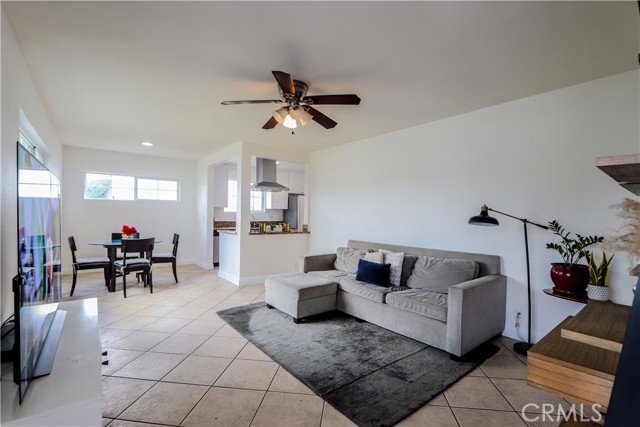 Detail Gallery Image 11 of 28 For 1009 Fairlawn St, Santa Ana,  CA 92703 - 3 Beds | 1/1 Baths
