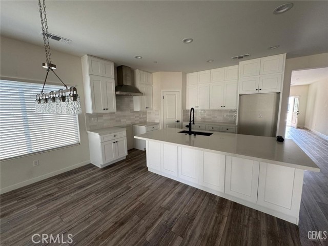 Detail Gallery Image 4 of 16 For 308 Acacia, Bakersfield,  CA 93305 - 4 Beds | 2 Baths