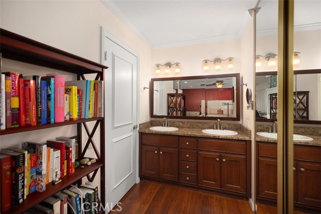 2301 Via Puerta, Laguna Woods CA: https://media.crmls.org/medias/e969014e-a619-450e-8385-4e7b73897469.jpg