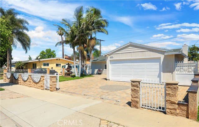 2279 W Falmouth Avenue, Anaheim CA: https://media.crmls.org/medias/e969114e-0d4a-4060-af04-dd9f76facf98.jpg