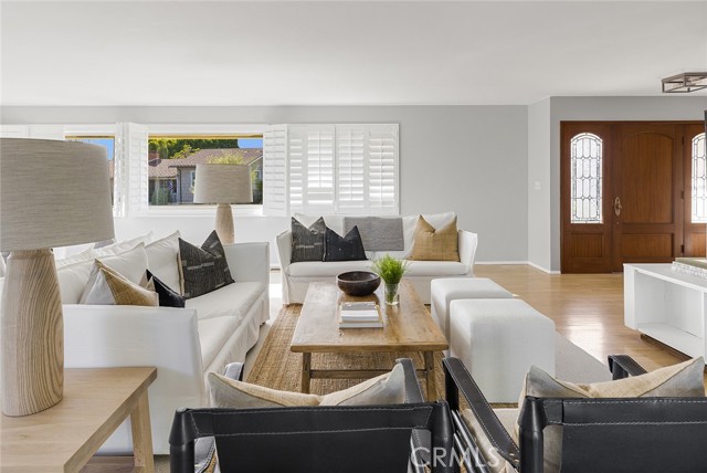 Detail Gallery Image 4 of 33 For 564 Seaward Rd, Corona Del Mar,  CA 92625 - 3 Beds | 2/1 Baths