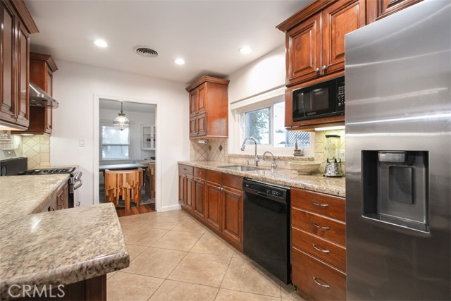 Detail Gallery Image 17 of 33 For 5229 Vantage, Valley Village,  CA 91607 - 3 Beds | 3 Baths