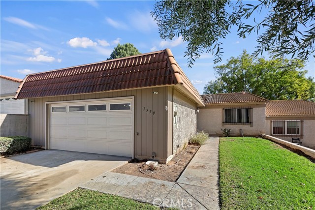 Detail Gallery Image 1 of 31 For 7990 Lakeside Dr, Jurupa Valley,  CA 92509 - 3 Beds | 2 Baths