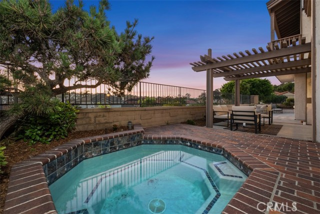 22571 Labrusca, Mission Viejo CA: https://media.crmls.org/medias/e96af74c-f323-40a9-900e-8e875beea6d9.jpg