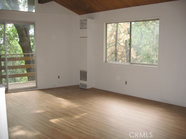 Detail Gallery Image 6 of 19 For 2756 Circle Dr, Running Springs,  CA 92382 - 2 Beds | 1/1 Baths