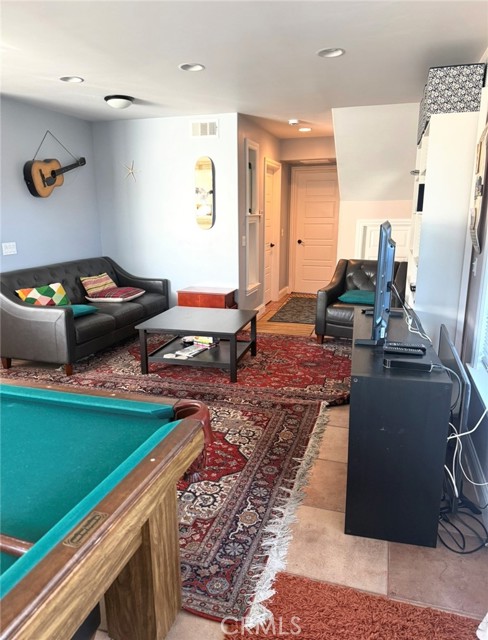 Detail Gallery Image 3 of 22 For 2367 Elden, Costa Mesa,  CA 92627 - 1 Beds | 1 Baths