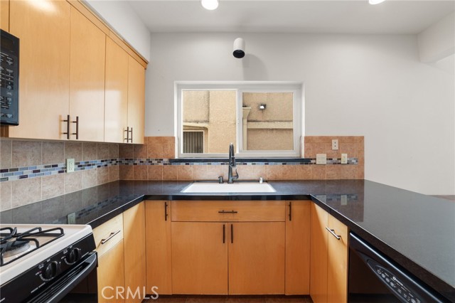 Detail Gallery Image 9 of 30 For 11831 Courtleigh Dr #203,  Los Angeles,  CA 90066 - 2 Beds | 2 Baths