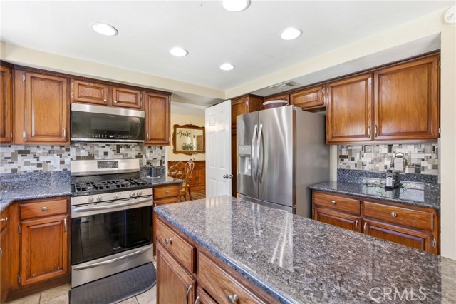 Detail Gallery Image 12 of 56 For 10649 Village Rd, Moreno Valley,  CA 92557 - 4 Beds | 3 Baths