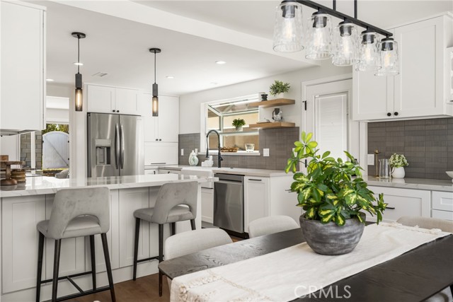 9802 Effingham Drive, Huntington Beach CA: https://media.crmls.org/medias/e96cae0a-726b-4836-b902-3db8e35f49d0.jpg