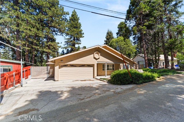 31686 Luring Pines Circle, Running Springs, CA 92382