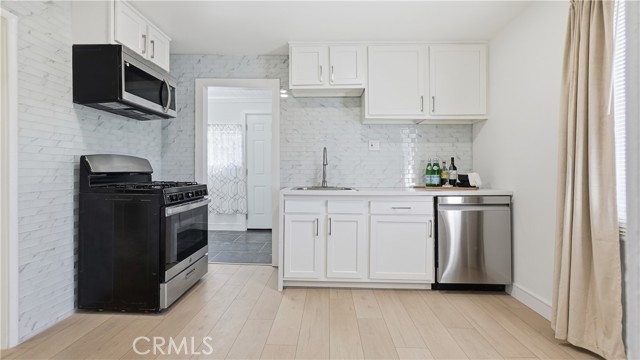 Detail Gallery Image 10 of 40 For 215 N Mcclay, Santa Ana,  CA 92701 - 5 Beds | 2 Baths