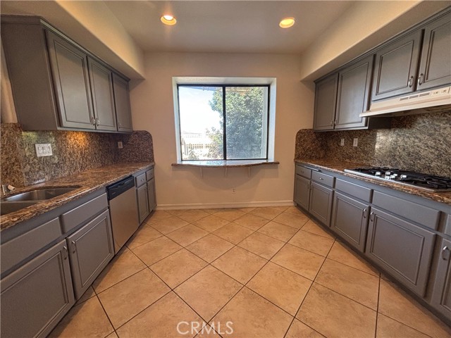 22954 Zinnia Circle, Corona CA: https://media.crmls.org/medias/e96df467-43e4-4c00-bd61-c26efcc5fd1e.jpg
