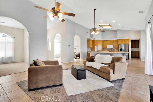 Detail Gallery Image 11 of 65 For 8250 Snow Cap, Pinon Hills,  CA 92372 - 3 Beds | 2/1 Baths