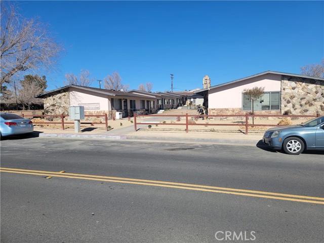 19170 US Highway 18, Apple Valley CA: https://media.crmls.org/medias/e96f2ed9-c95f-4081-9e10-ac2e8680a97a.jpg