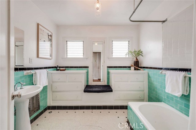 5855 Lemon Avenue, Long Beach CA: https://media.crmls.org/medias/e97036f7-9799-4385-91b0-34775ce2c5e1.jpg