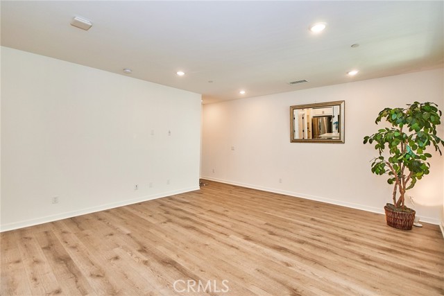 Detail Gallery Image 17 of 39 For 944 N Divino Privado, Ontario,  CA 91764 - 3 Beds | 3/1 Baths