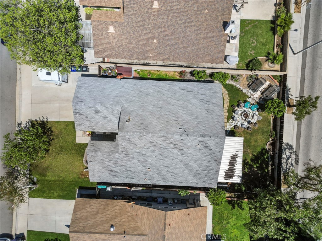https://media.crmls.org/medias/e971c109-c7e7-436c-ba22-d97b2e6abd22.jpg?preset=X-Large