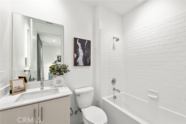 215 Sutters Mill, Irvine CA: https://media.crmls.org/medias/e971e835-28d7-4927-b86e-3f9e8c845f1a.jpg