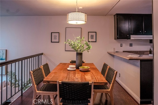 Detail Gallery Image 5 of 24 For 14144 Burbank Bld #2,  Sherman Oaks,  CA 91401 - 2 Beds | 2/1 Baths