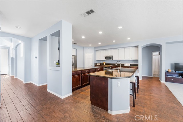 Detail Gallery Image 11 of 68 For 3824 Tournament Dr, Palmdale,  CA 93551 - 5 Beds | 3/1 Baths