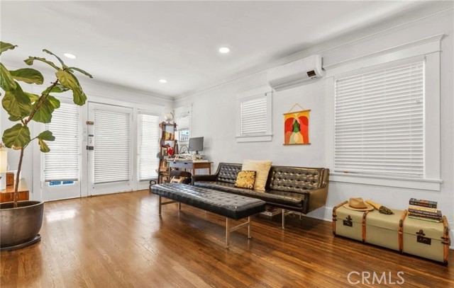 2513 E 11th Street, Long Beach CA: https://media.crmls.org/medias/e973d0de-8260-445b-a76e-58b4a2fef02d.jpg