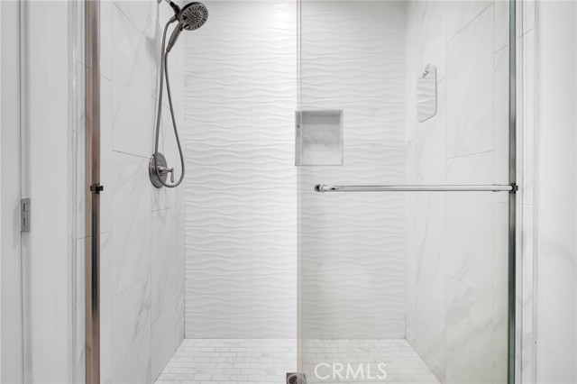 Detail Gallery Image 23 of 29 For 6630 Mclennan, Lake Balboa,  CA 91406 - 3 Beds | 2 Baths