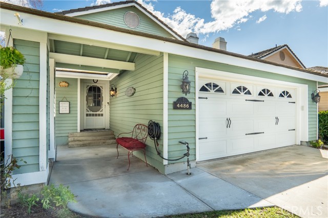 4486 Forestglen Court photo 2