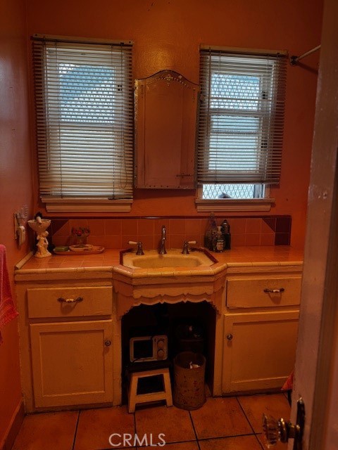 Detail Gallery Image 9 of 14 For 5951 S Van Ness Ave, Los Angeles,  CA 90047 - 2 Beds | 1 Baths