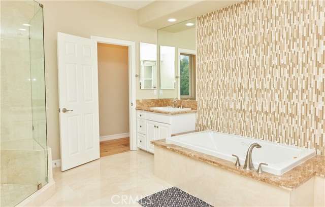 E975c200 10b4 4e0a 87b0 2665ce09dade