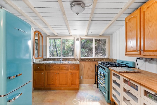25 Hot Spring Canyon Rd, San Juan Capistrano CA: https://media.crmls.org/medias/e9760a53-8488-4b16-9c33-46891b143473.jpg
