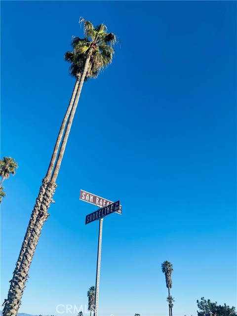 242 San Rafael Avenue, Santa Barbara CA: https://media.crmls.org/medias/e976906b-8e22-49c0-8743-e1bbe390537f.jpg