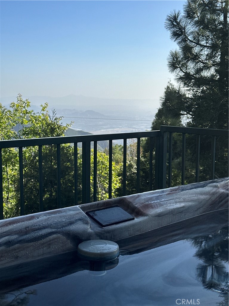 https://media.crmls.org/medias/e977273a-48ce-4912-a709-66ce5f6787d4.jpg?preset=X-Large