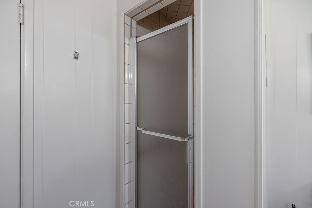 https://media.crmls.org/medias/e9789cc9-aa57-4338-978b-1be8632c7bf0.jpg?preset=X-Large