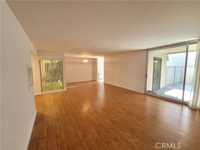 Detail Gallery Image 8 of 40 For 5301 Balboa Bld #E11,  Encino,  CA 91316 - 2 Beds | 2 Baths